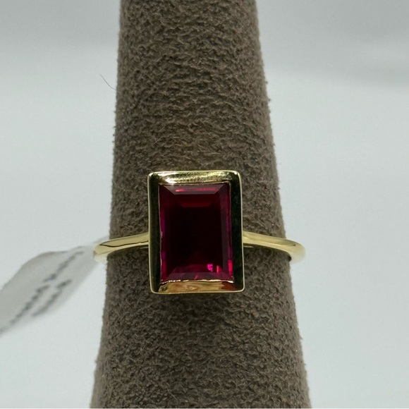 Elegant baguette lab created ruby ring sterling silver 14k gold plated size 8. - Picture 3 of 9